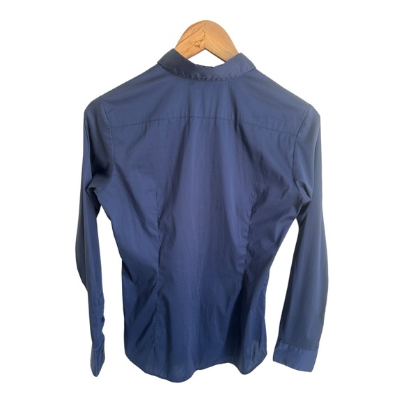 Uniqlo navy women’s button-down shirt, sz small - Picture 2 of 5